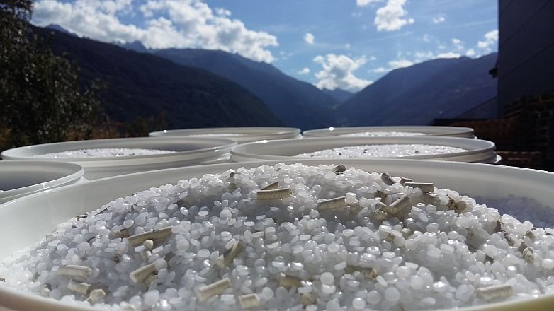 Ultra System S.A.: ULTRA PLAST: Ein bewährtes Reinigungsgranulat - löst sämtliche Probleme bei Farben- oder Materialwechsel  kunststoff-schweiz.ch/K-Messe/html/u… - ultrasystem.ch