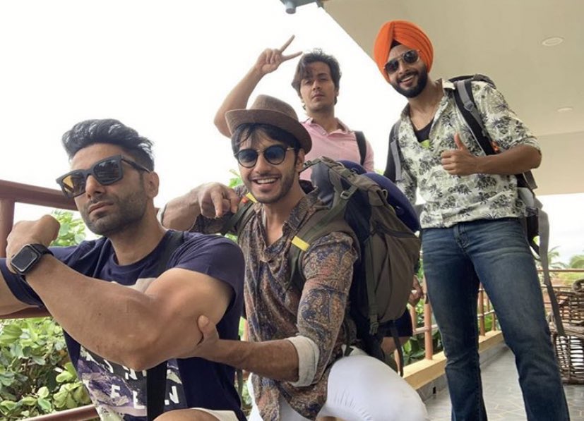 TeamShivik's tweet photo. @vikram_the_Leo with friends in Goa (1) https://t.co/blH5xcUPTW
