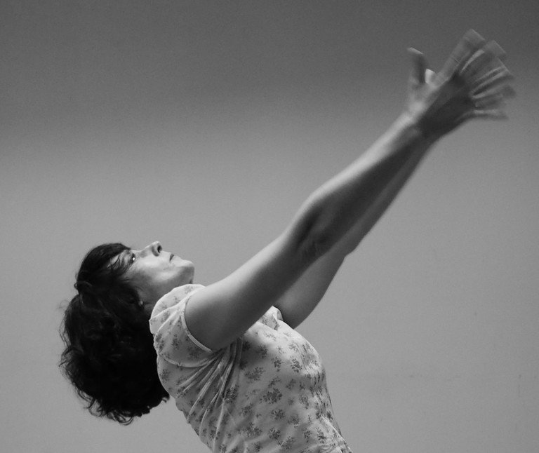 Ana Serna y Lauren Atanes trabajan hasta el viernes en el teatro de <a href="/LaboralCdlC/">Laboral Ciudad de la Cultura</a> en el proyecto "Ella era yo". Una obra que pone el foco en la violencia de género. Que busca sensibilizar a través de la danza