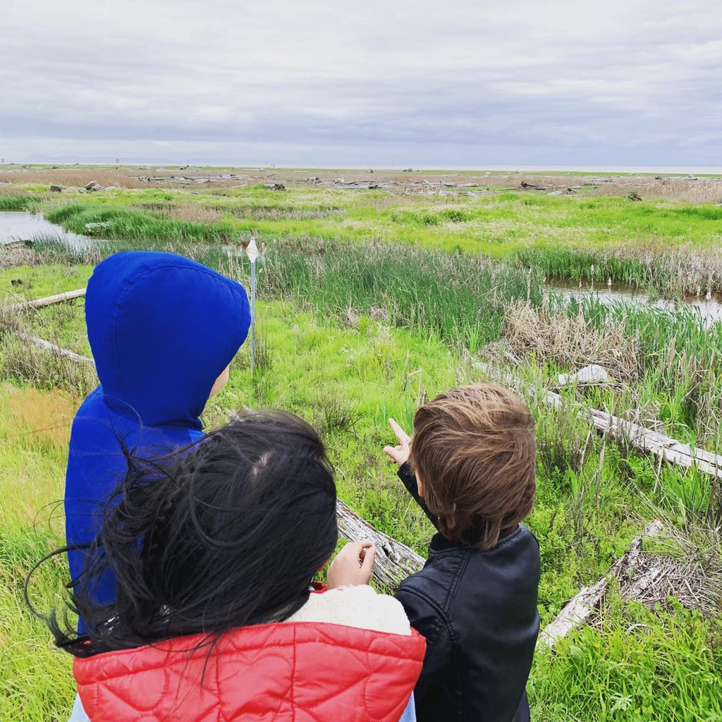 mmefaubert's tweet photo. Field trip to La tanière at @gilmoregriffins! We looked and listened for les oiseaux on a nature walk (and saw a coyote!!!) and were so lucky to be inspired by @bourne_carrie’s thoughtful and creative story workshop spaces! TY! https://t.co/t2RuUh7gtl