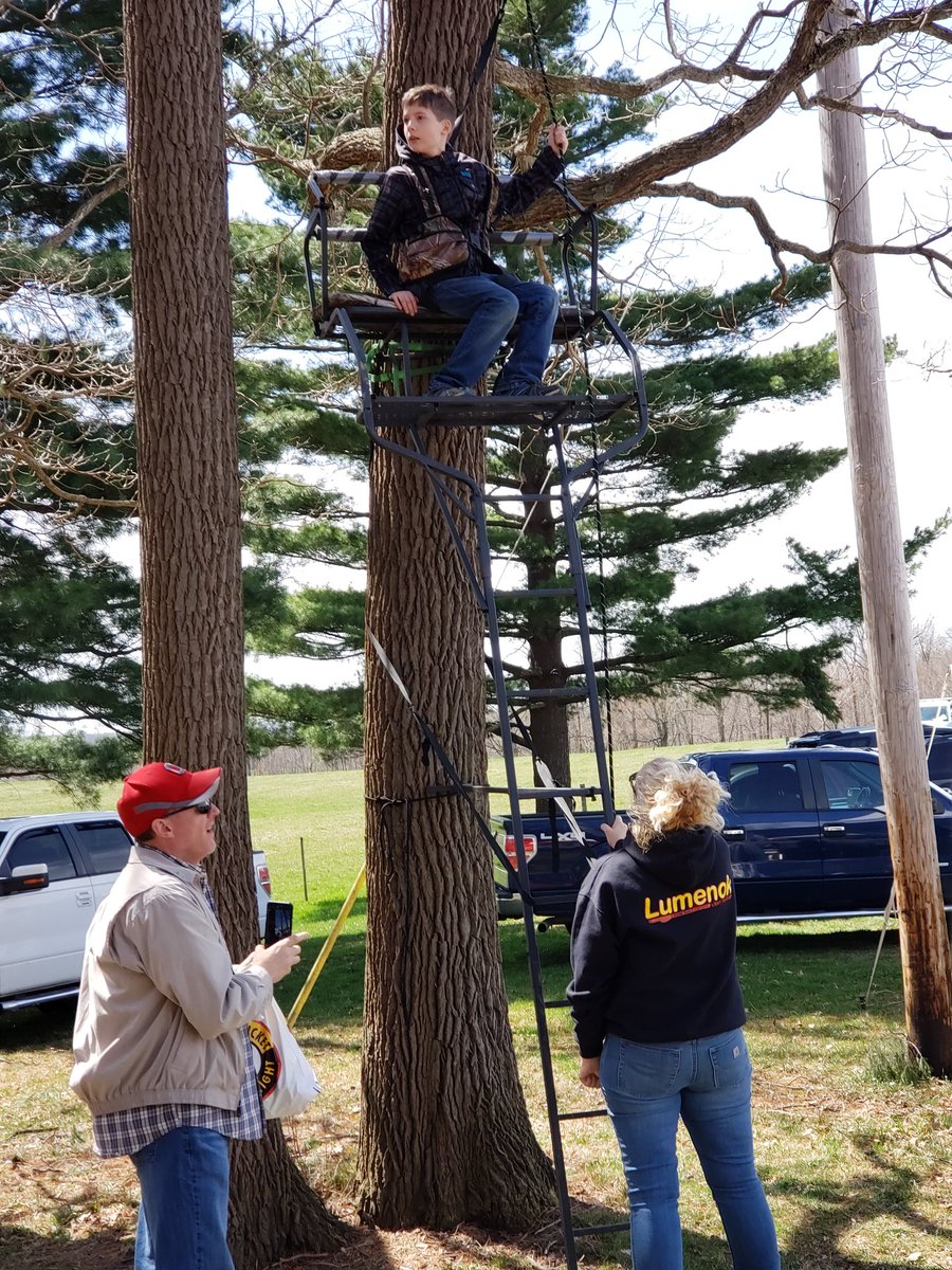 MitchHunter12's tweet photo. Pics from our PF chapters youth day , we where in charge of treestands. 
#Phasantsforever
#Johnstown https://t.co/jmLuN7BmvC