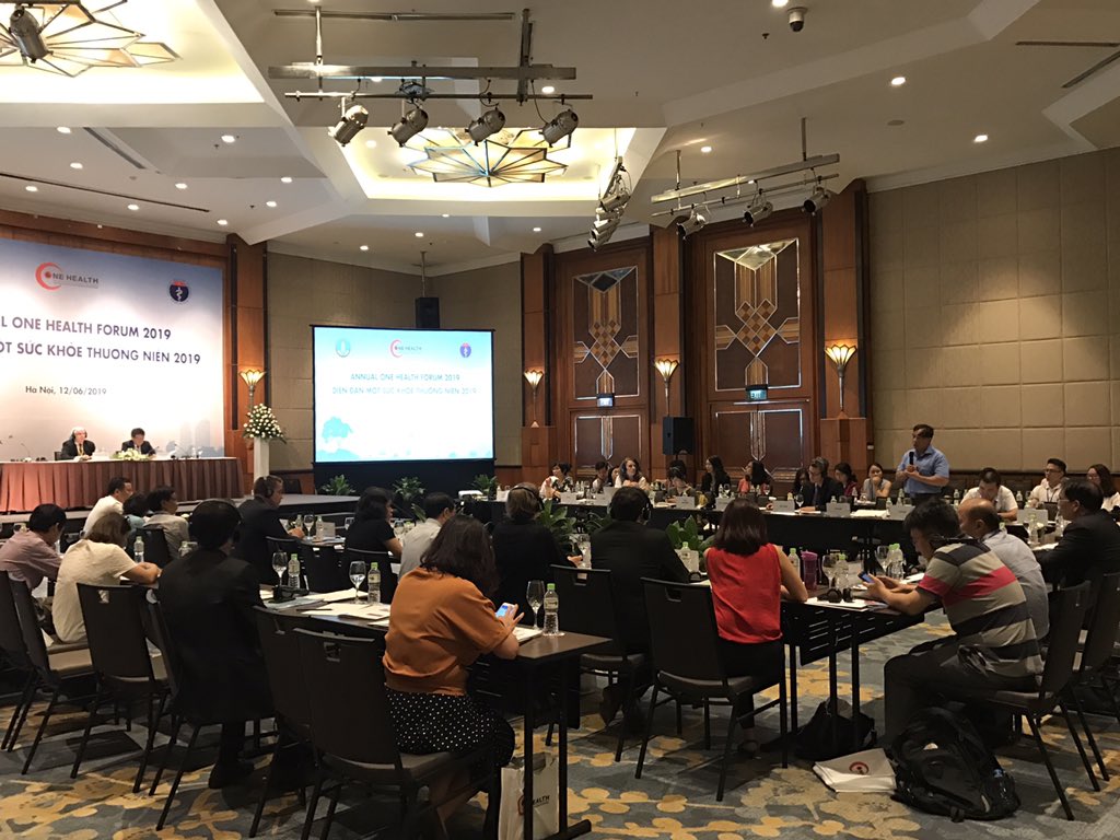 Thuyhang88's tweet photo. Looking back and looking forward with #OneHealthStrategy in #VietNam. 
Dr Pawin Padungtod, #FAO Senior Technical Coordinator presented the FAO-WHO overview achievements 2016-2018 and priorities 2019-2020 at Vietnam #OneHealthForum 2019 https://t.co/0IsNwLoRji