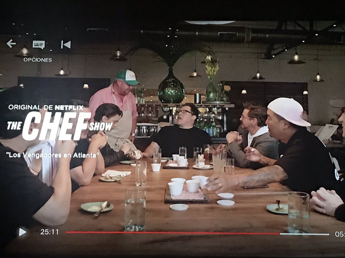Jazzmacer's tweet photo. Que agasajo #thechefshow @RobertDowneyJr https://t.co/dvF22xO9z9