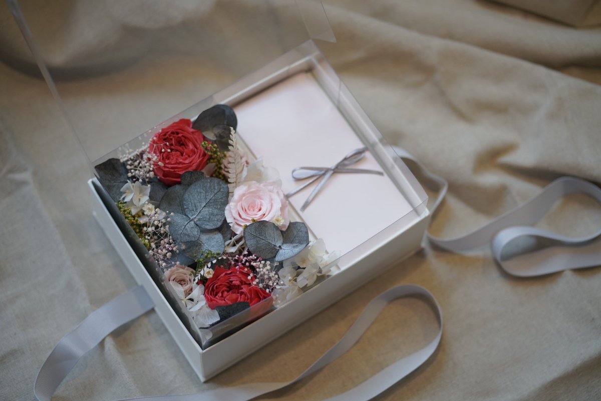 아기를 만나기 위해 고생한 아내분께
남편분이 보내드린 로맨틱한 플라워박스:)