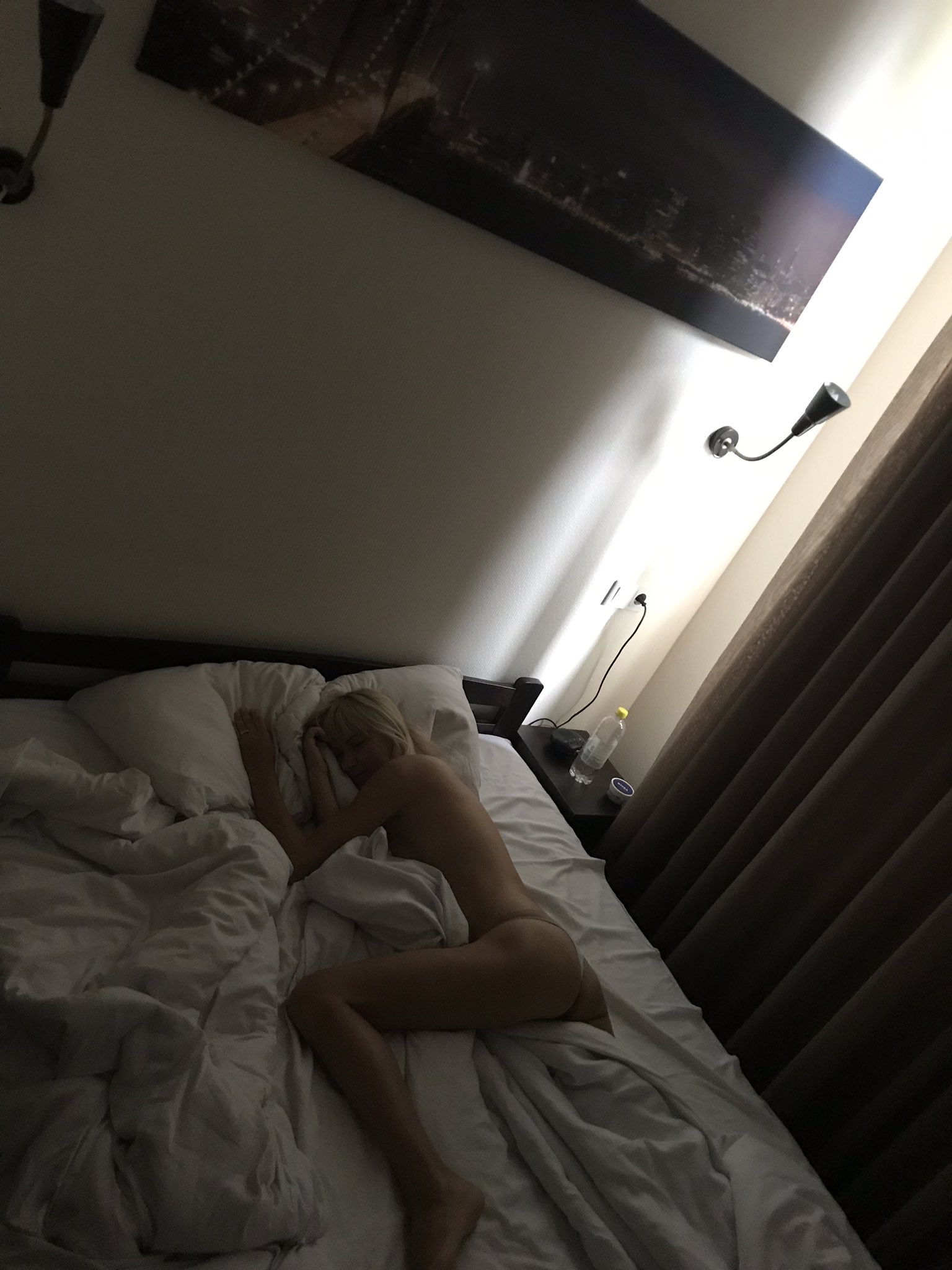 Lazy mood this morning!!! I just can’t feel my legs after i have been walking all day yesterday. Enjoy your day!! 🤗😘 https://t.co/FUFhY7AK2o