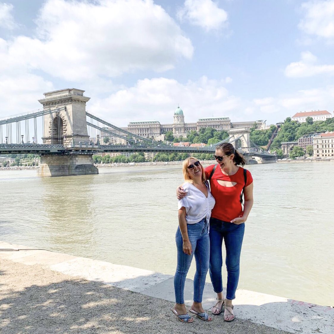 travel_rocks's tweet photo. Búscate una amiga que te haga llorar de la risa y secuéstrala en un viaje de miles de kilómetros para crear recuerdos que nunca olvidarán ♥️ 

📍Budapest, Hungary 🇭🇺

#BudapestRocks https://t.co/NgEY8lWBJz