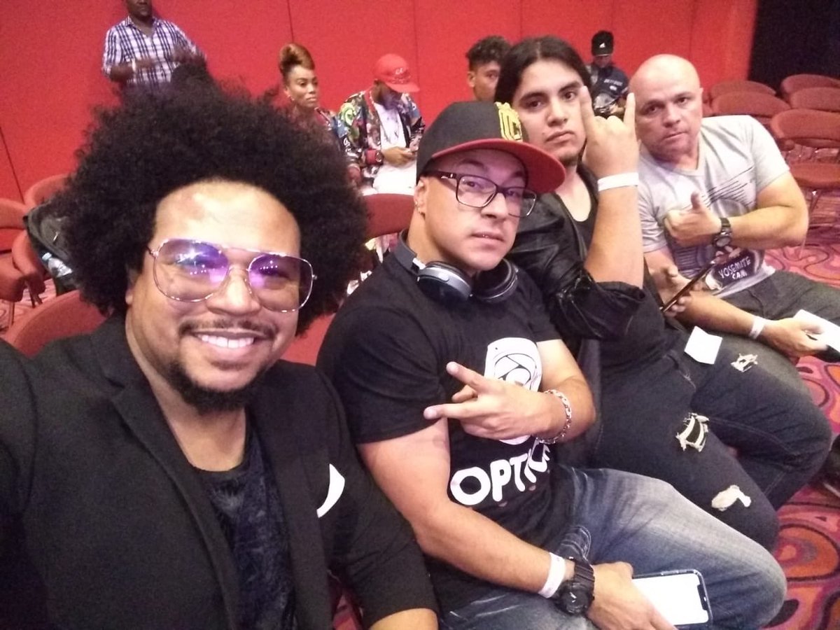 OpticalMusic's tweet photo. Artistas @opticalmusic uniendo géneros y fuerzas en las audiciones para @latinoshowawards 2019 @diegokingmusic #salsa @luigicalderonmusic #music #luigicalderon @bandaforxa #urbanstyle #urban y #forxa #bandaforxa #forxabanda #opticalmusic @santivelez6769
@jho_lopz
@Julianico0731 https://t.co/MeWNjwOcbn