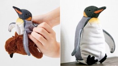 A new reversible penguin toy from Osaka Aquarium is proving popular.