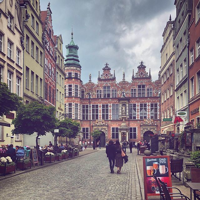 The armory #igersgdansk #wanderlusteurope #neverstopexploring #zbrojownia #mariacka #coolarchitecture #igerswroclawwpodrozy #lazywanderluster #iconicviews #wanderlost #cloudporn #tricity #trojmiasto #dluga #drogakrolewska #miniwakacje #europeandestinatio… bit.ly/2ZjCBN6