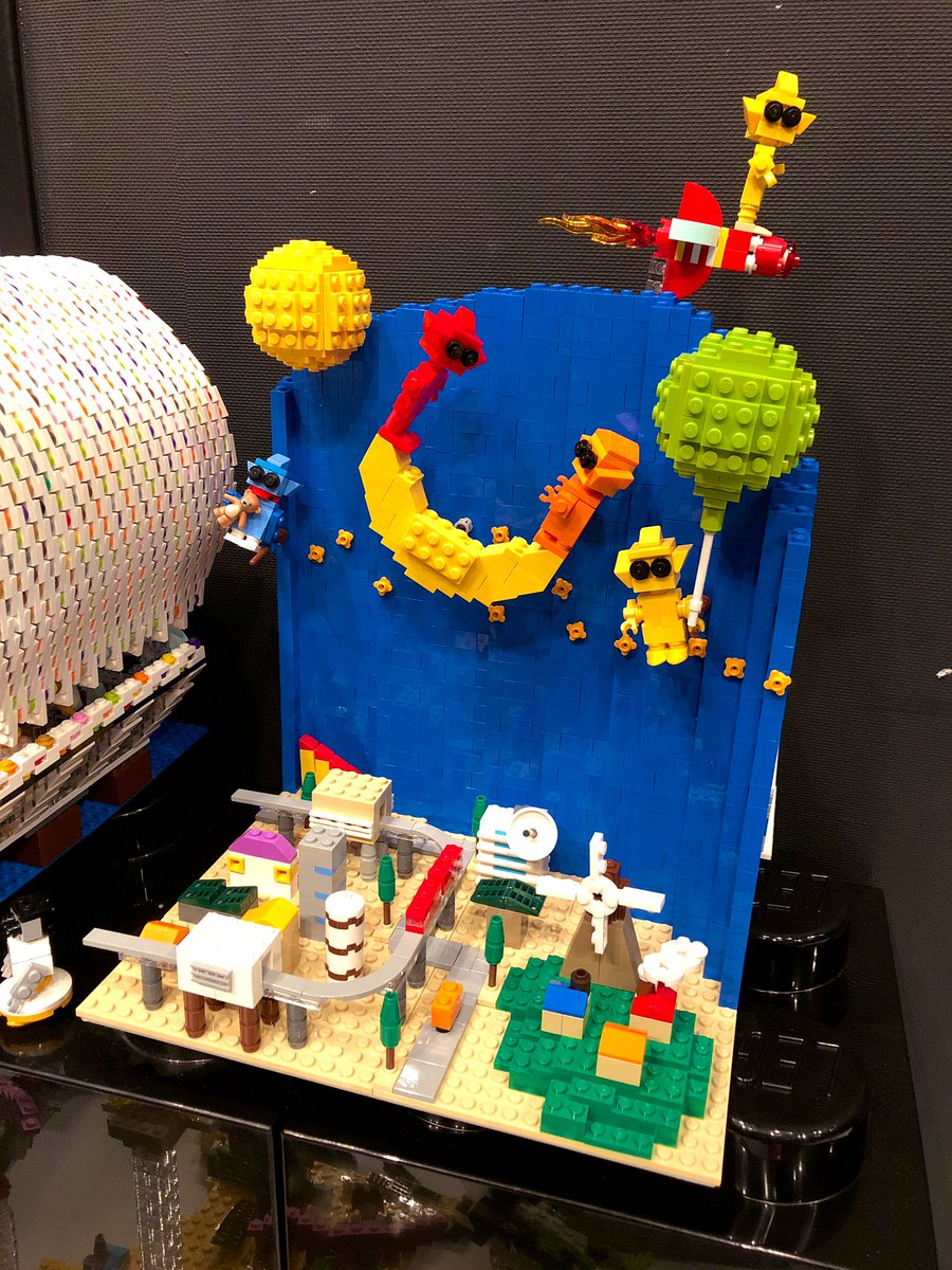 _rabbbit's tweet photo. 今回の #JBF2018 で現物見れて幸せな作品3。
7階建てのセブン。構想とインパクト最高でした！
フレンズハウスはネタとして一笑出来ない、キュート&amp;ポップなモジュール。
売れそう…。
猫ちゃん入学式はタイトルも絶妙で…好き。
genicちゃん作品は安定の、謎生き物かわいい。 https://t.co/K7kf1B8I4T