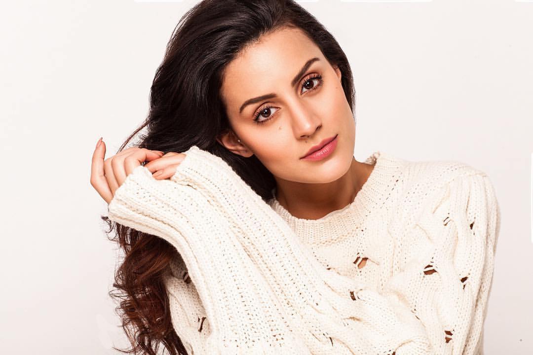 toabhtalent's tweet photo. Hello Pretty π«
Toabh talent Larissa Bonesi
Photography: Nikhil Shenoy
MakeUp: omkar vardam
#Toabh #LarissaBonesi #photooftheday #artist #photoshoot #toabhtalent #postoftheday #bollywood https://t.co/j7cENphm72