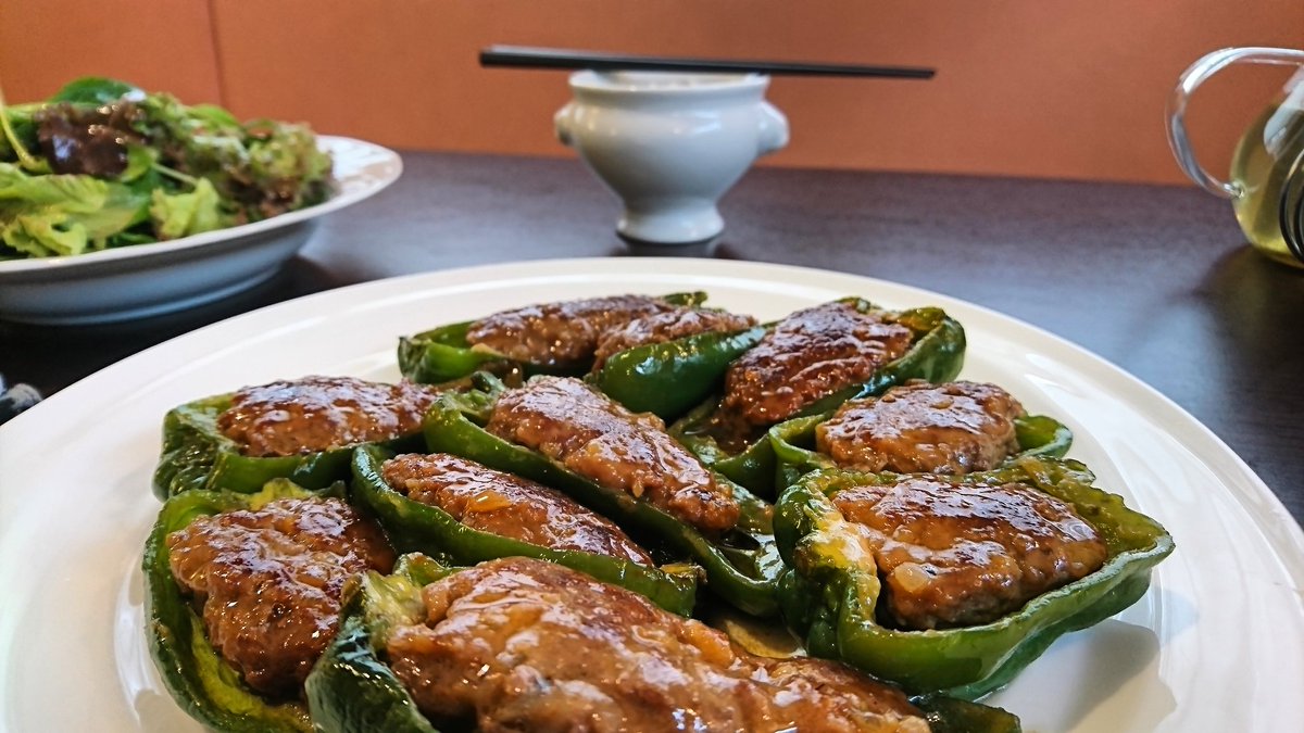 ট ইট র Lescouleursレクルール 今日の賄いはピーマンの肉詰め ピーマン部分は焼かずにフライパンに蓋をして半蒸し焼きで 最後はめんつゆ少々で仕上げました 東京都 板橋区 練馬区 埼玉県 和光市 成増 東武東上線 池袋 フランス料理 レストラン