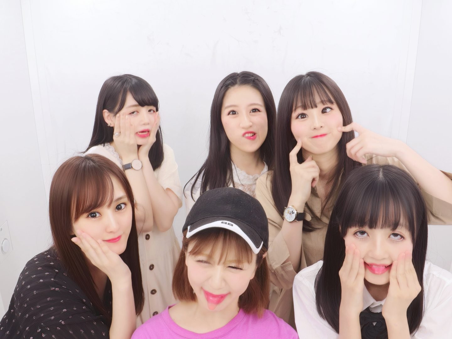 村重杏奈 みんなでプリクラ撮ったんだけど 変顔しよーー ってなって 割と全力で変顔したのに 周りにブチ裏切られた 1人だけ妖怪でかわいとー T Co Pwy3adkana Twitter