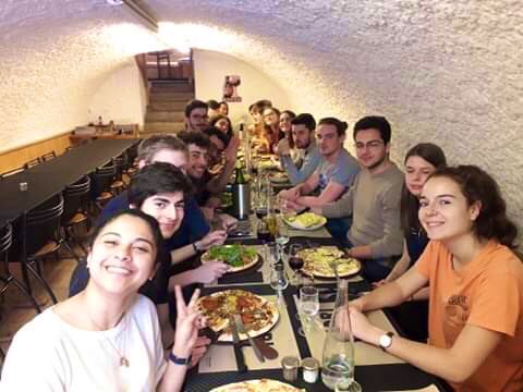 Repas passation JE ✨

Bientôt la nouvelle team prend la relève 💪 

#cohésionéquipe #TeamBuilding <a href="/cnje/">Junior-Entreprises</a>