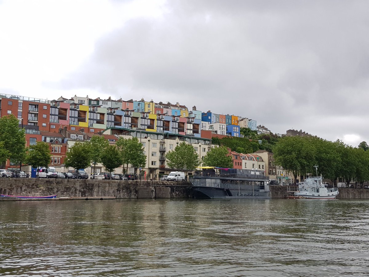 Lunch on a boat! 🛳
Really tasty tabbouleh and dolma, made by <a href="/food_borders/">Food without Borders</a> 😋