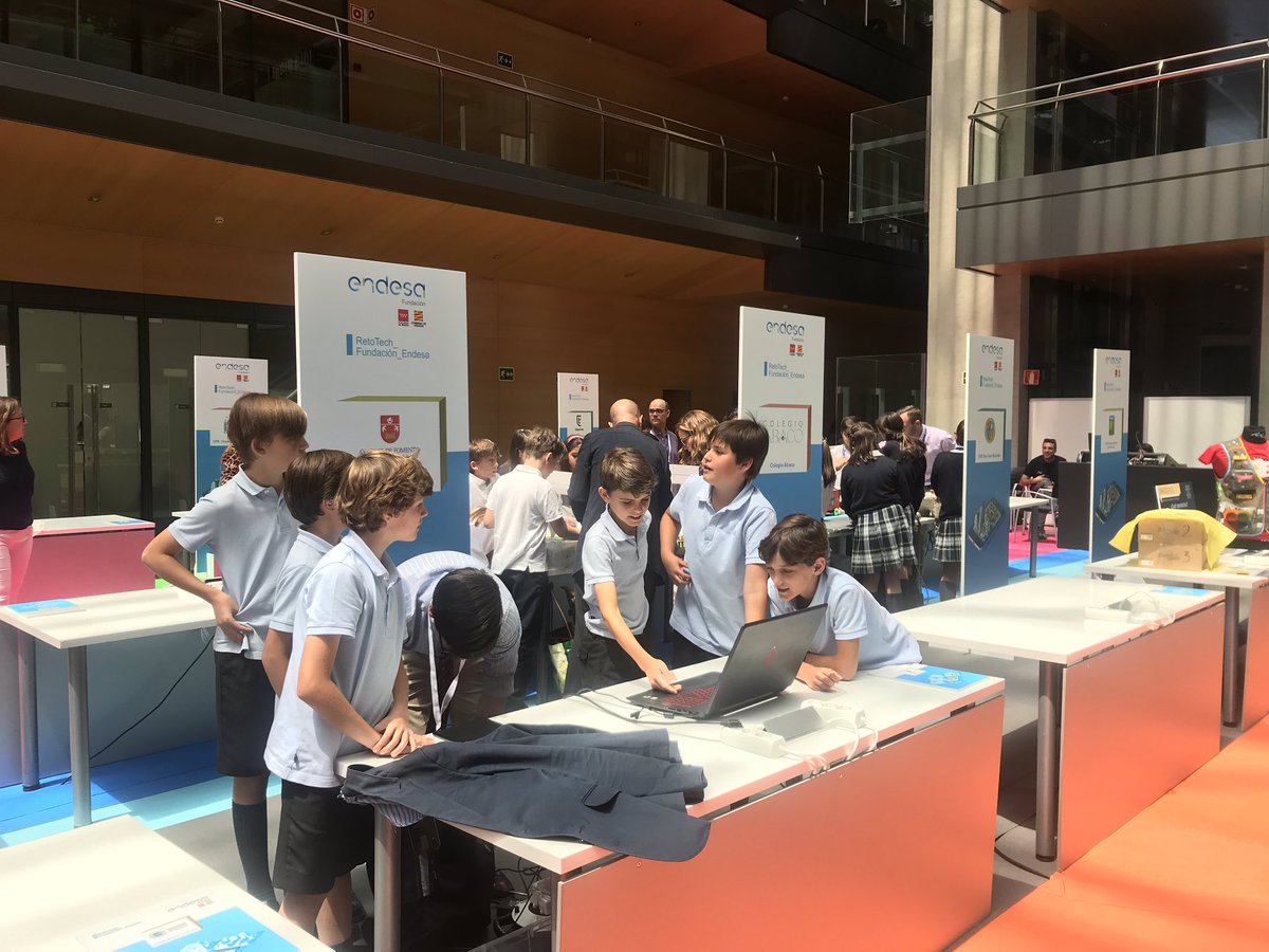 FundacionEndesa's tweet photo. ¡Ya están llegando los primeros coles a la sede de @Endesa! ¿Estáis preparados? 🤖🤖@RetoTech #RetoTech https://t.co/WqouCbqC3Z