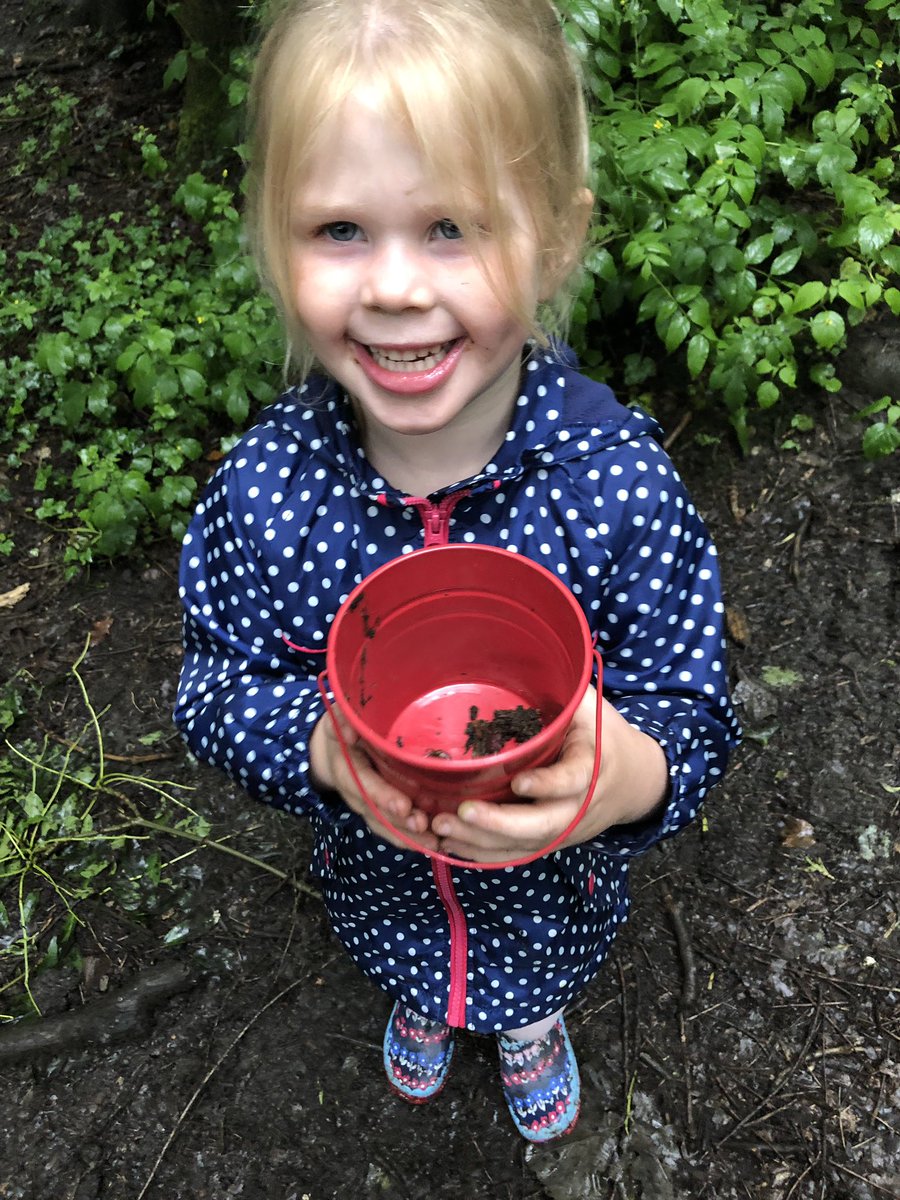 StAidansRecpt's tweet photo. A wet and muddy Forest School session, there was lots of bugs about though!! 🕷🐜🐛 https://t.co/XBvDHP18vE