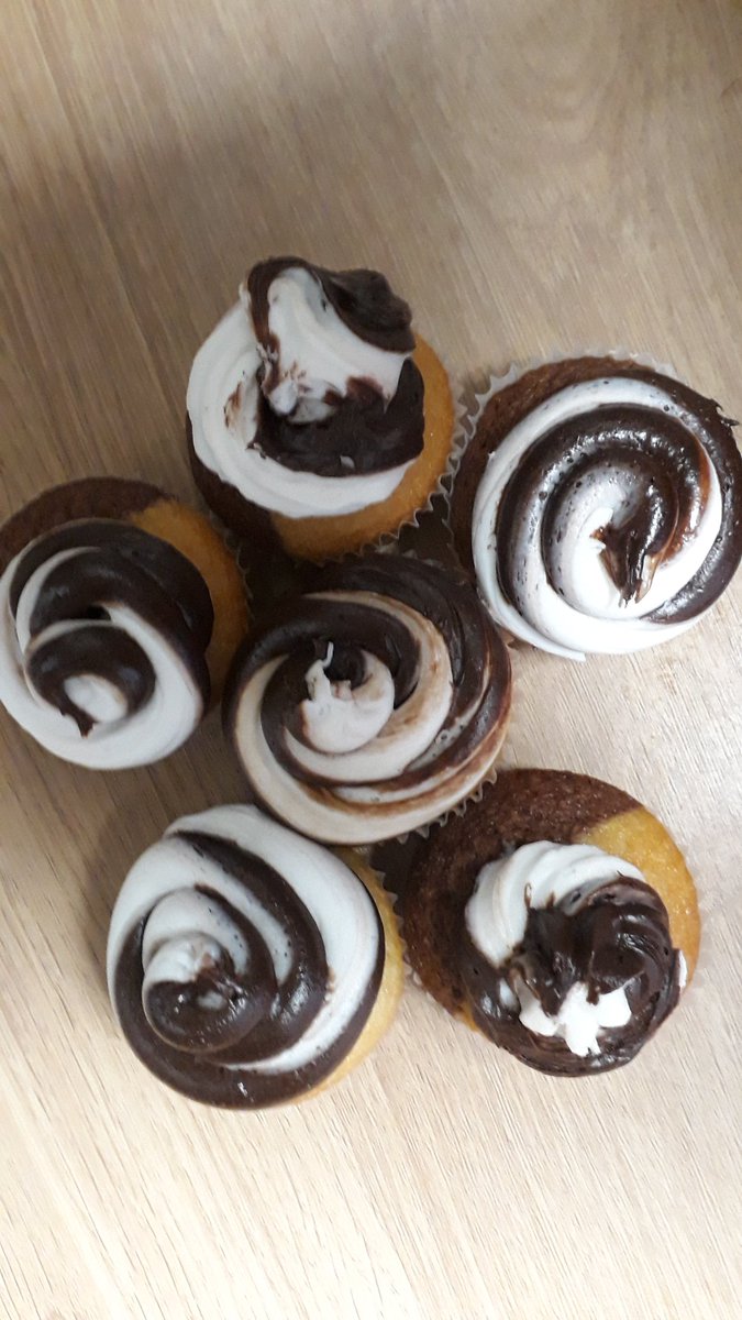 doorstepsIP1's tweet photo. Today's Specials: Marble Cupcakes, Hazelnut Chocolate Brownie, Jerk Sweetcorn salad, Potato Salad, Carrot Salad, Pea &amp; Mint Salad &amp; Tomato &amp; Basil https://t.co/EPEAQjbHnY