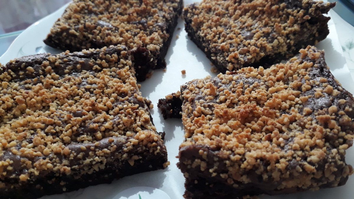 doorstepsIP1's tweet photo. Today's Specials: Marble Cupcakes, Hazelnut Chocolate Brownie, Jerk Sweetcorn salad, Potato Salad, Carrot Salad, Pea &amp; Mint Salad &amp; Tomato &amp; Basil https://t.co/EPEAQjbHnY