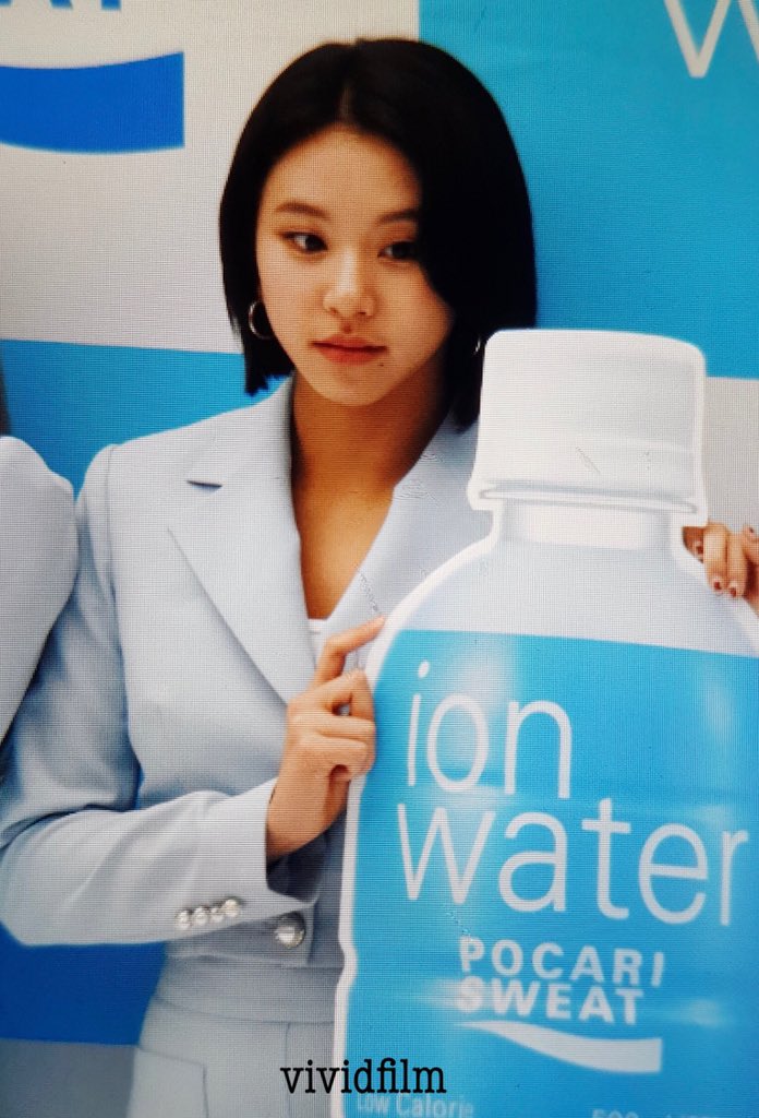 vividfilm0423's tweet image. 190612 포 카 리 #채영 #chaeyoung