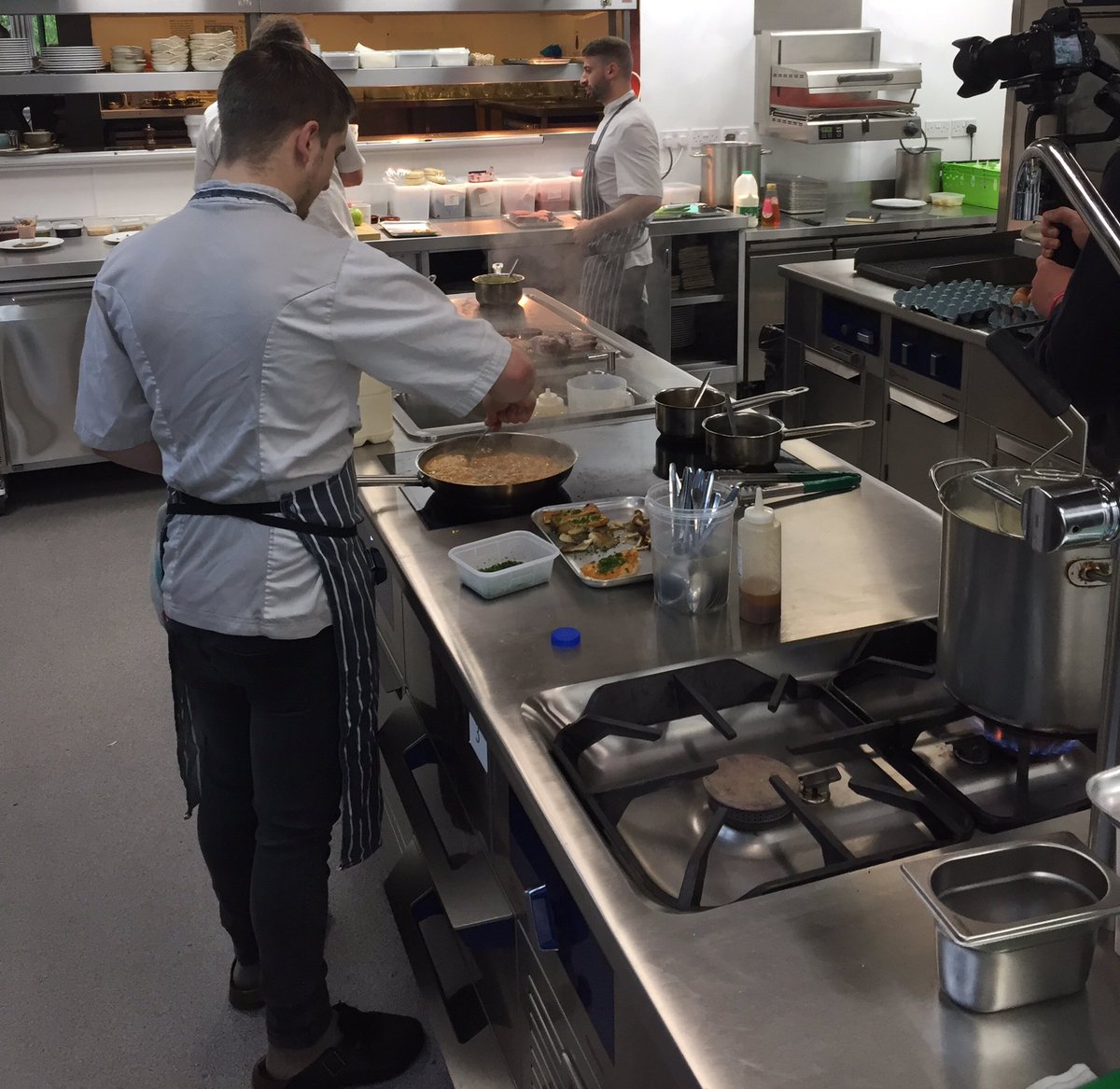 ElectroluxJulie's tweet photo. Had the pleasure of filming with @andrewpern and the team @Starinnthecity. Amazing hosts for the morning. Very happy with their @ElectroluxProUK #thermaline cooking suite #induction #freecooking #chefs https://t.co/BQXHIlaBD8