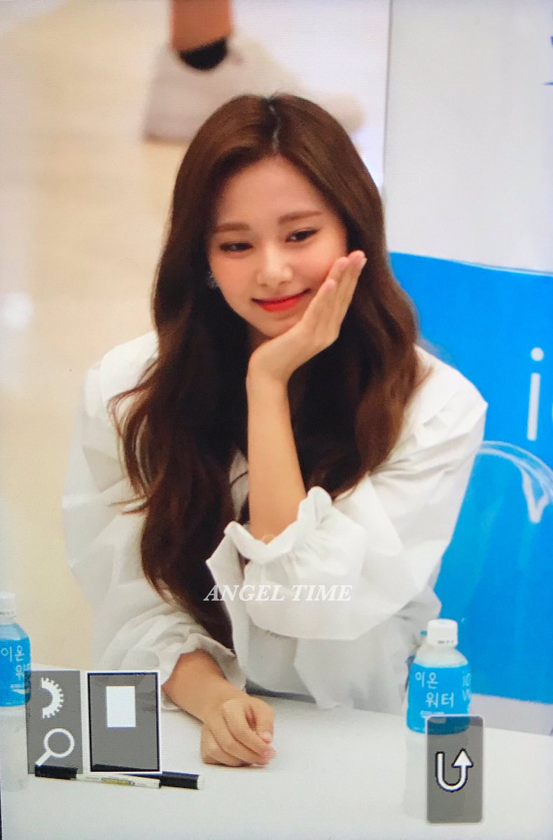 190612 포카리 팬싸 Preview 🐳🐬💙
#TZUYU #쯔위 #TWICE #트와이스