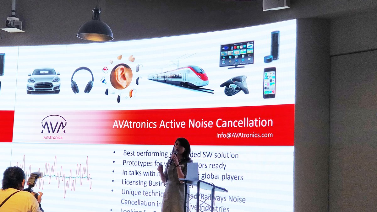 PatBarbey's tweet image. High-impact, one minute pitch by #vdtech startups #BeCare @TomplayApp @AVAtronics_sarl #DeepCube tonight in Shanghai #SwissTech @PwC_China Center of excellence cc @swissnexChina @Innovaud @SwisscomStartUp