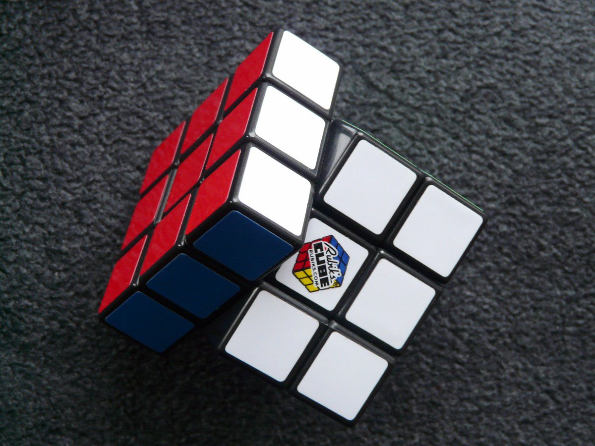 qikipedia's tweet image. The inventor of the Rubik’s Cube didn’t realise he’d created a puzzle until he scrambled it for the first time, and couldn’t put it back together for over a month.