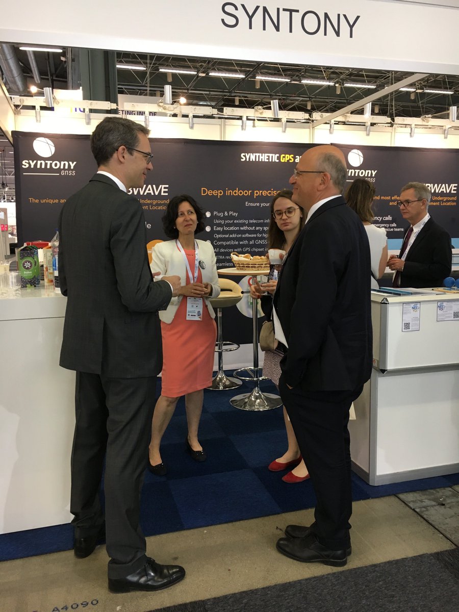 aureliedevidal1's tweet photo. Visite de l’Ambassadeur de 🇫🇷France en 🇸🇪Suède sur le stand de #Syntony à l’occasion du 63ème Sommet Mondial du Transport Public de l’#UITP à Stockholm. #smartmobility @david_cvach @YvaneBocchi @VincentJolyFi @evagrosbois @BF_Nordics https://t.co/EIhzJuEL8q