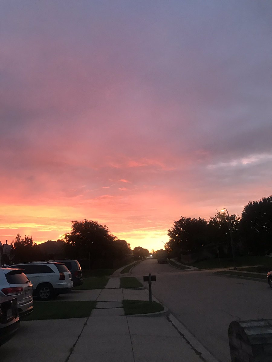kateandmrt's tweet photo. Happy Wednesday everyone! Yesterdayβs change of scenery was nice, but there is something to be said for the sunrise that greets me on my way home! βοΈ #Run2NotFrom #GoSpeedy π https://t.co/wHVpw9EiBR