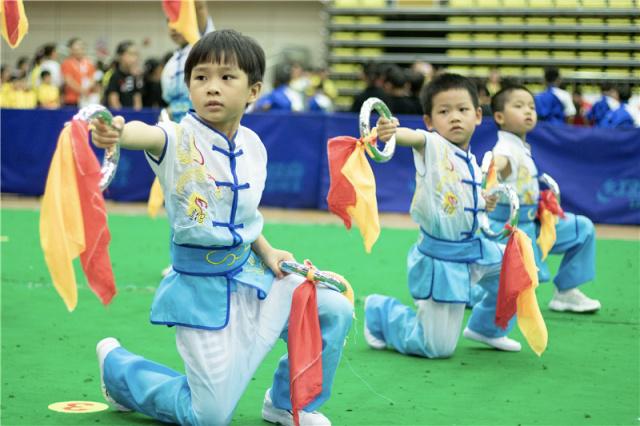WushuChina's tweet photo. 2019 Lingnan Wushu Culture opened at the Gymnasium of Guangzhou Polytechnic of Sports.  More than 4,000 wushu athletes and enthusiasts signed up. On the court, the most interesting thing is the wushu performance of more than 2,000 children from kindergartens in Guangdong. https://t.co/znwOC0Ijm9