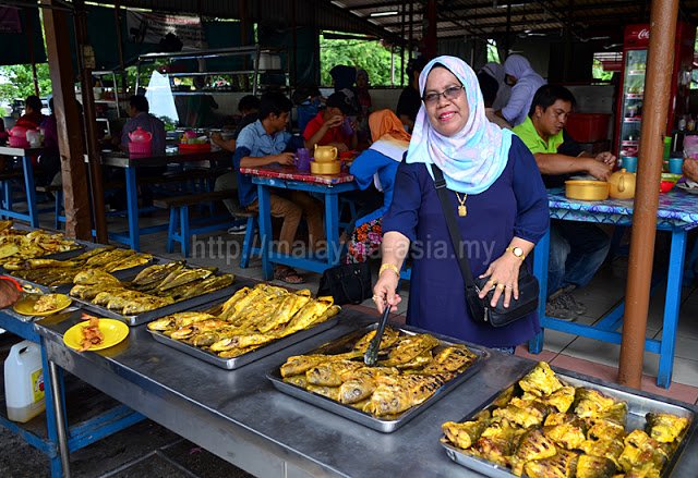 visitmy2020's tweet photo. RT MalaysiaAsia: What are the Must-Eat Food in Sandakan, Sabah? https://t.co/pJmEGR3mhq #sabah #food #malaysia #MalaysiaTrulyAsia #SabahFood #sabahtourism #tourismmalaysia #foodies #travel https://t.co/dgl1qJkzbw #natgeo #instatravel #igtravel #vacation #travelling #fun #solot…