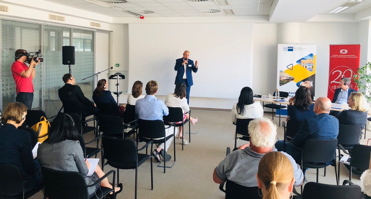 GrantThorntonSK's tweet photo. Včera sa v našich priestoroch uskutočnil seminár na tému "Práca v zahraničí - vplyv brexitu na zamestnávanie pracovníkov v rámci regiónu CEE" 📚 
Ďakujeme všetkým prednášajúcim za zaujímavé a inšpiratívne prezentácie a partnerom za pomoc pri spoluorganizácii semináru 👏 https://t.co/6FbbmssYp3