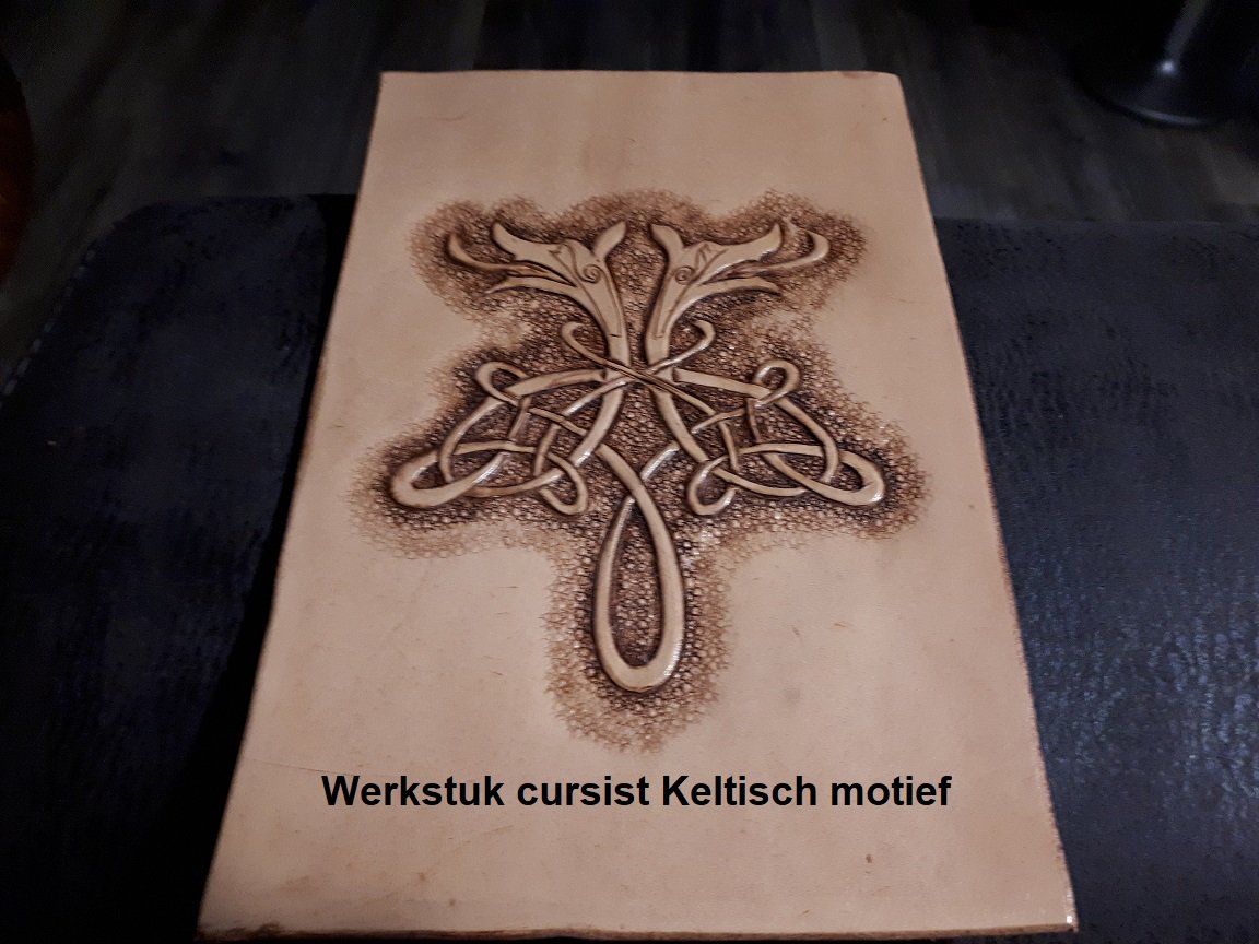 Wij bieden ook dit jaar weer een gevarieerd ZOMERPROGRAMMA. Wil je meer weten over #keltischcarven #decoratietechnieken #fineren? Ga dan naar ambachtshuis-brabant.nl/vakscholing/?a… #zomerschool2019 #ambachtshuis #ambacht #Brabant