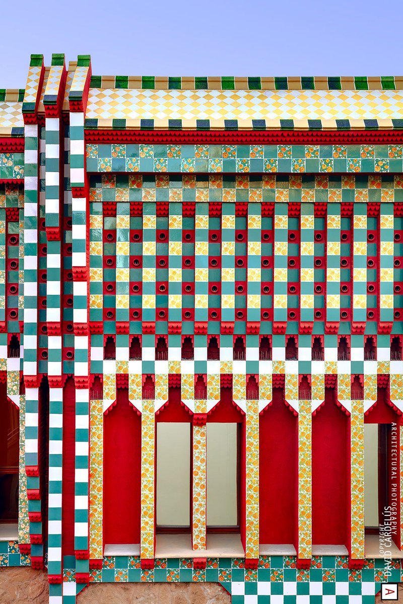 I have photographed several of Gaudi's works, I only see colors and I would like to see even more #photography #architecture #heritage Sometimes working on assignment is a real privilege davidcardelus.com/blog/photograp…