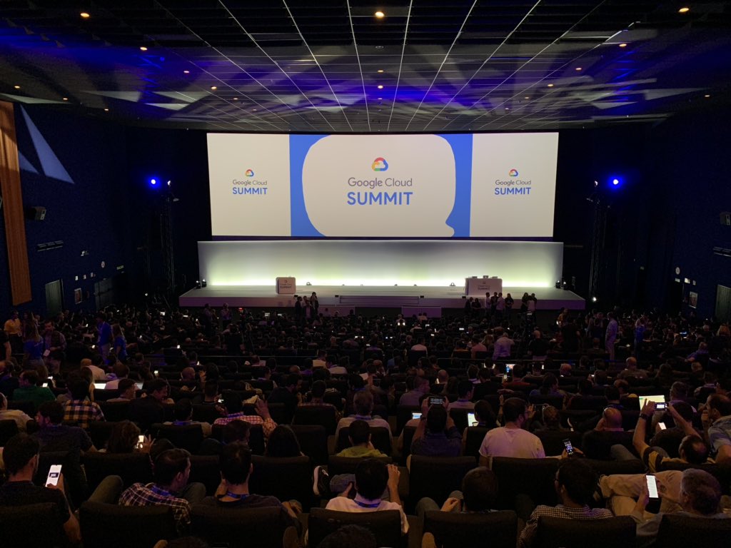 Fhercho84's tweet photo. Full house at #GoogleCloudSummit !! Is everyone waiting for Anthos? 🤔 https://t.co/kr44fRjc7V