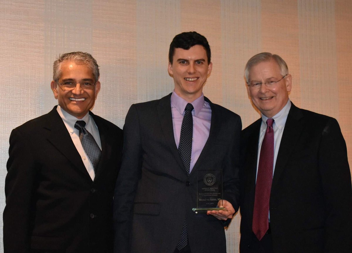Griffith_Health's tweet photo. Congratulations to @Griffith_Uni alumnus Mitchell von Itzstein, who has received the Donald W. Seldin Award for ‘Outstanding Intern’ within the @UTSWNews Department of Internal Medicine. Presented by Dr Salahuddin Kazi, Program Director and Dr David Johnson, Chair of Medicine. https://t.co/1SLxS1be2C