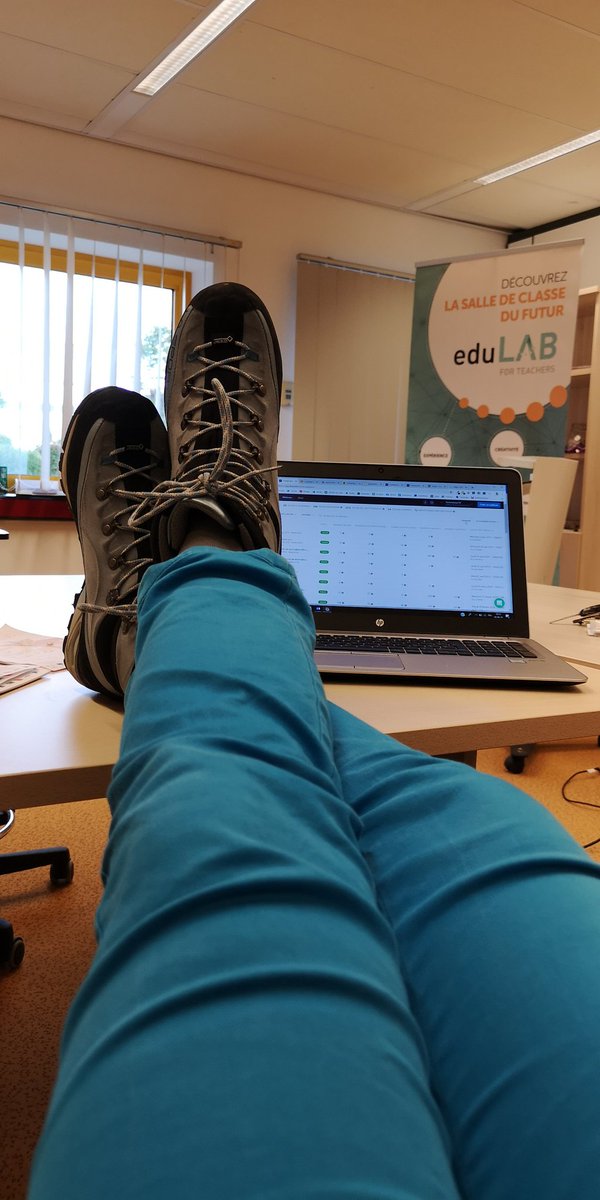 Quand t'as pas acheté tes chaussures d'alpi suffisamment tôt... Et que tu les "casses" au boulot... #randonneur (j'ai mis un pantalon assorti quand même mouhahahahaha) :D