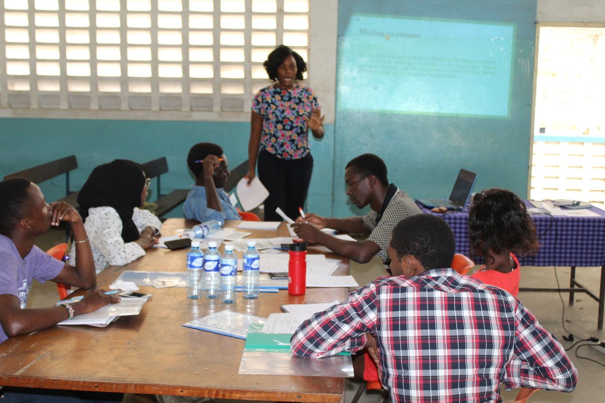 HatuaNetwork's tweet photo. Personal Responsibility
Every job comes with responsibility.Hatua Network's University Mentoring Coordinator @ Moureen Mulombi take the Alumni through a session on personal responsibility. @peterKwame4 
#PersonalResponsility
#EmployabilityTraining https://t.co/hi9OrEU7Ge