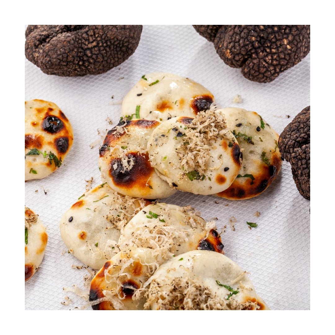 Indian_Accent's tweet photo. blue cheese naan, champagne honey…on our all new #trufflemenu at #indianaccentdelhi! View menu at https://t.co/JvAuJ5hDC2
#inventiveindian #delhi #truffles https://t.co/q5iN7p9zcE