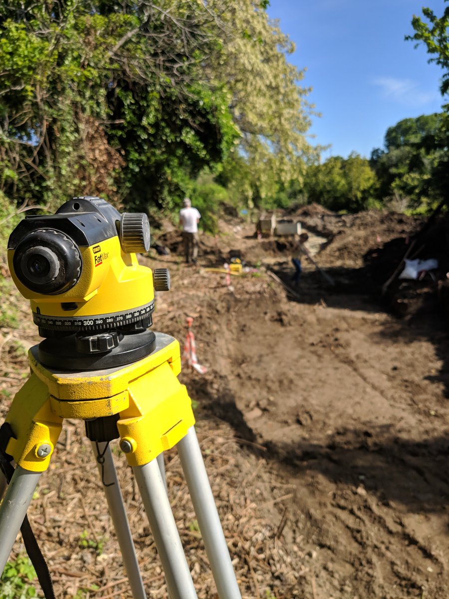 ArcheoLogica's tweet photo. @ArcheoLogica non è solo visite guidate, didattica e valorizzazione dei BBCC, ma ogni tanto riusciamo a tornare anche alla nostra amata attività di origine: l' #archeologia sul campo! Eccoci impegnati nelle indagini stratigrafiche in un insediamento di età romana ⛏️⛏️ https://t.co/tqRyuCpx2V