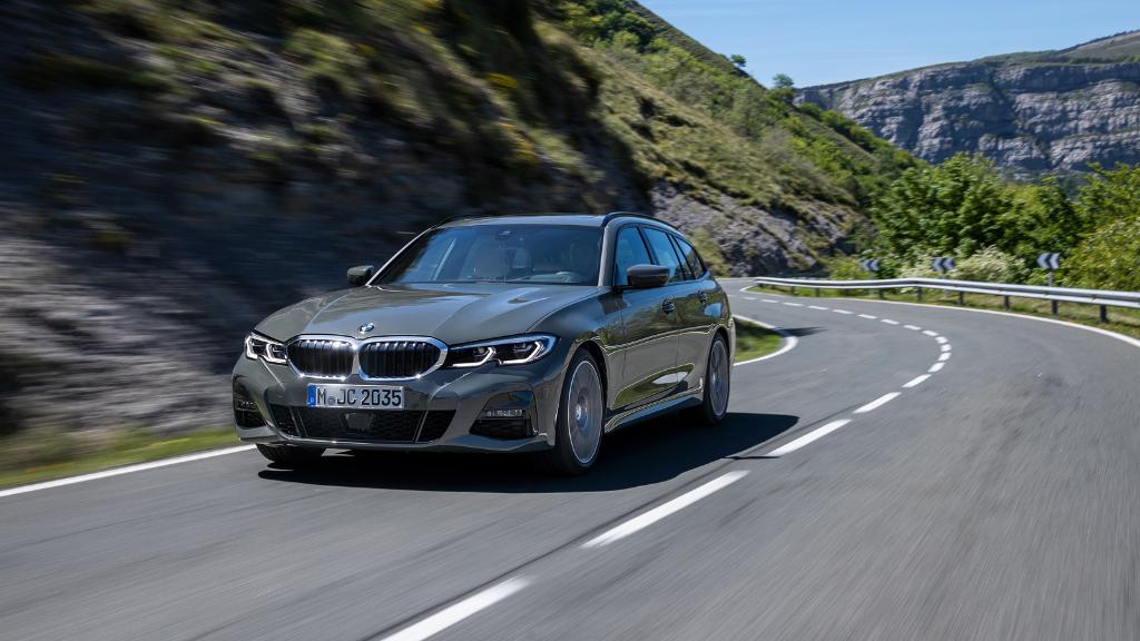 BMW's tweet photo. More room for sporting pleasure.
The all-new #BMW #3Series Touring. https://t.co/LfguduX76m