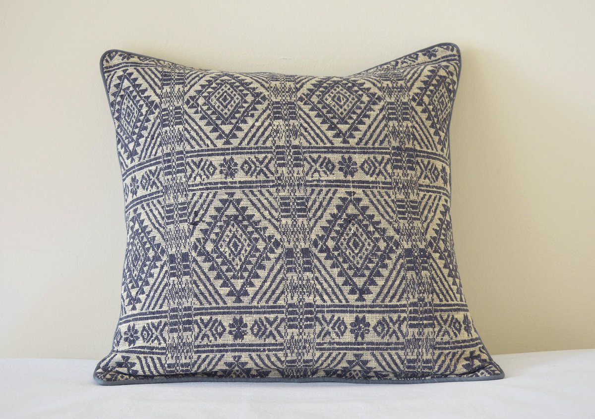 AnekDesigns's tweet photo. Thanks for the kind words! ★★★★★ "Arrived amazingly quickly. Beautiful quality and look great." Paul B. https://t.co/wfg9jkL69p #etsy #housewares #pillow #housewarming #decorativepillow #holidaydecor #peacesilkpillow #ahimsasilkpillow #erisilkcushion #wovenpillow https://t.co/gjeLsosu30