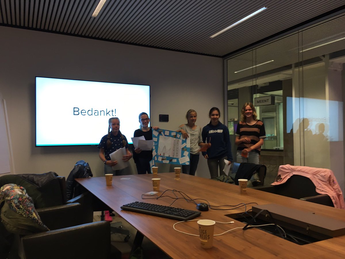 Helmer010's tweet photo. Winnaars https://t.co/dQUKIbpLMU presenteren hun circulaire ontwerpen aan de gemeente Rotterdam. Onder de indruk van de toekomstige generatie ingenieurs :)
@PlatformWOW @Eurekacup @WOWSTP @circulair010 @Stadsbeheer010 https://t.co/hyUZNUGH1e