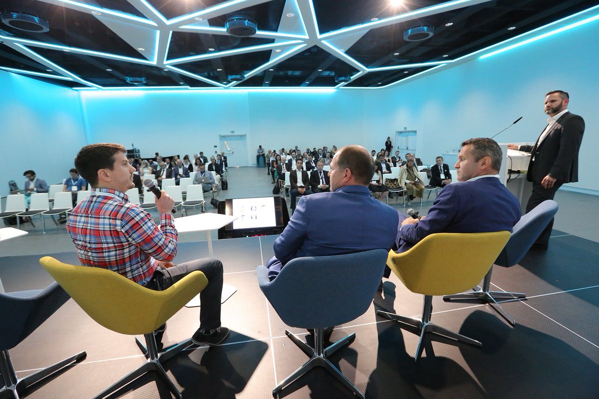 EY_CeskaRep's tweet photo. Have you ever wondered what makes #tenants happy? Our colleague Martin Vaško discussed the changing concept of ideal #office space at #PraguePropertyForum 2019. #realestate #investmentrealestate @_Property_Forum https://t.co/ZYxI0V01wc