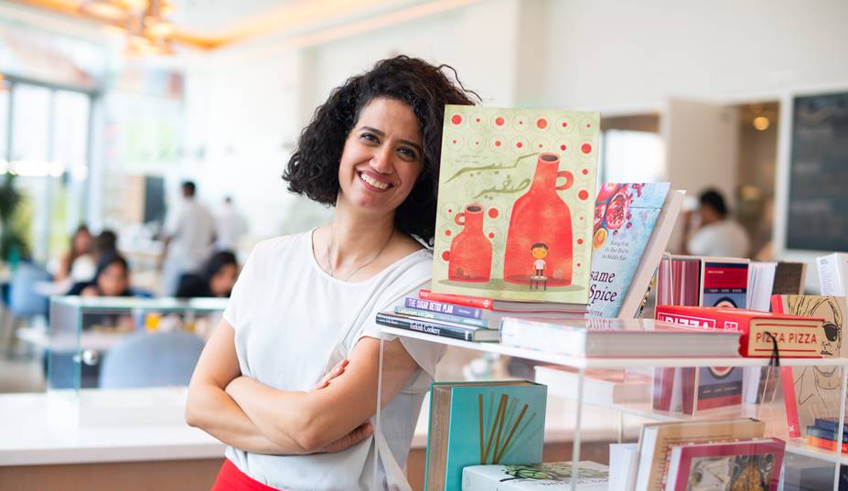 AUTHOR SAMYA AYISH PRESENTS HER BOOK KABEER SAGER uaestylemagazine.com/12/author-samy…