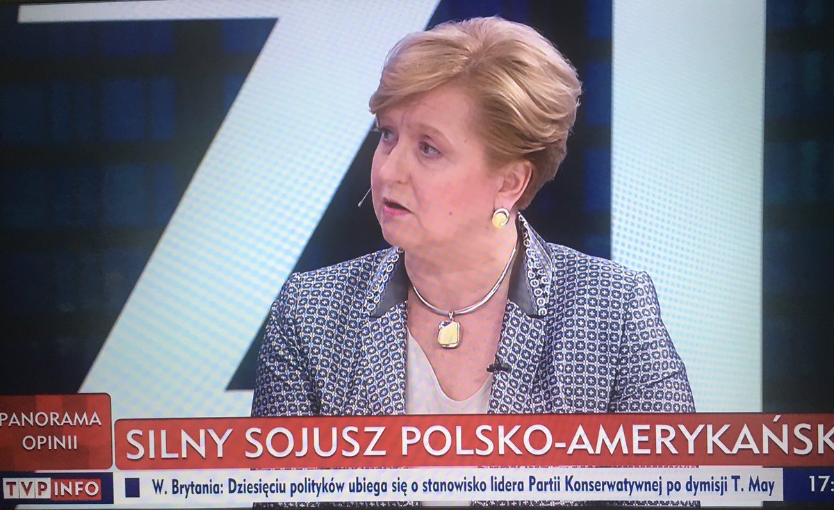 AnnaFotyga_PL's tweet photo. “Sojusz polsko-amerykański wzmacnia nas nie tylko w regionie, ale również w bardzo istotnych rozgrywkach na poziomie europejskim”- #AnnaFotyga🇵🇱 w @tvp_info komentując współpracę wojskową z USA. 🇵🇱🤝🇺🇸 https://t.co/tjvzPt6VfC