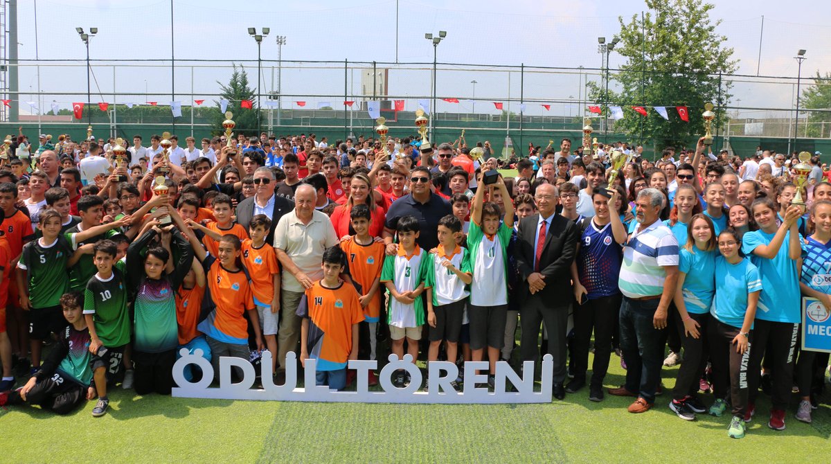 ANTALYABB's tweet photo. Okullar Ligi’nde kupa heyecanı 🏆

Antalya Büyükşehir Belediyesi’nin bu yıl beşincisini düzenlediği 2018 -2019 Okullar Ligi, kapanış töreni ile sona erdi.

Ayrıntılar için: https://t.co/PDyE6pvsOV https://t.co/awMgtic9Bo