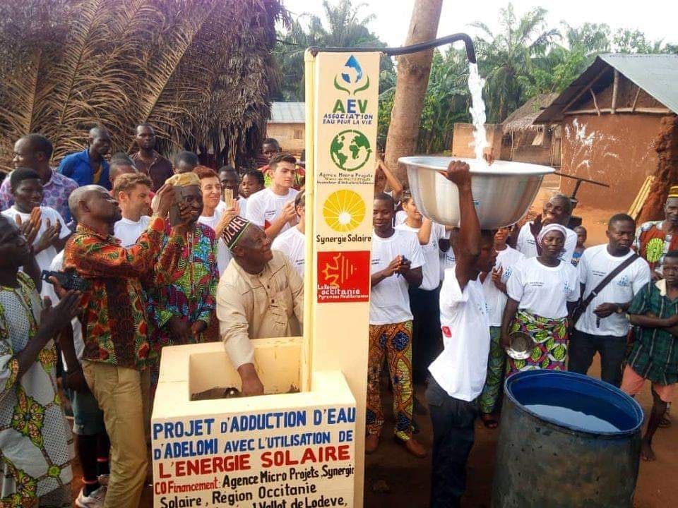 Eau pour la Vie a besoin de votre aide🤗AEV lance une cagnotte participative pour aider le village de Pahou,dans la commune de Ouidah(Bénin)🇧🇯,où les habitants doivent marcher quotidiennement 3 km pour accéder à l’eau potable.
➡️k6.re/NNUkB
#africa #environnement