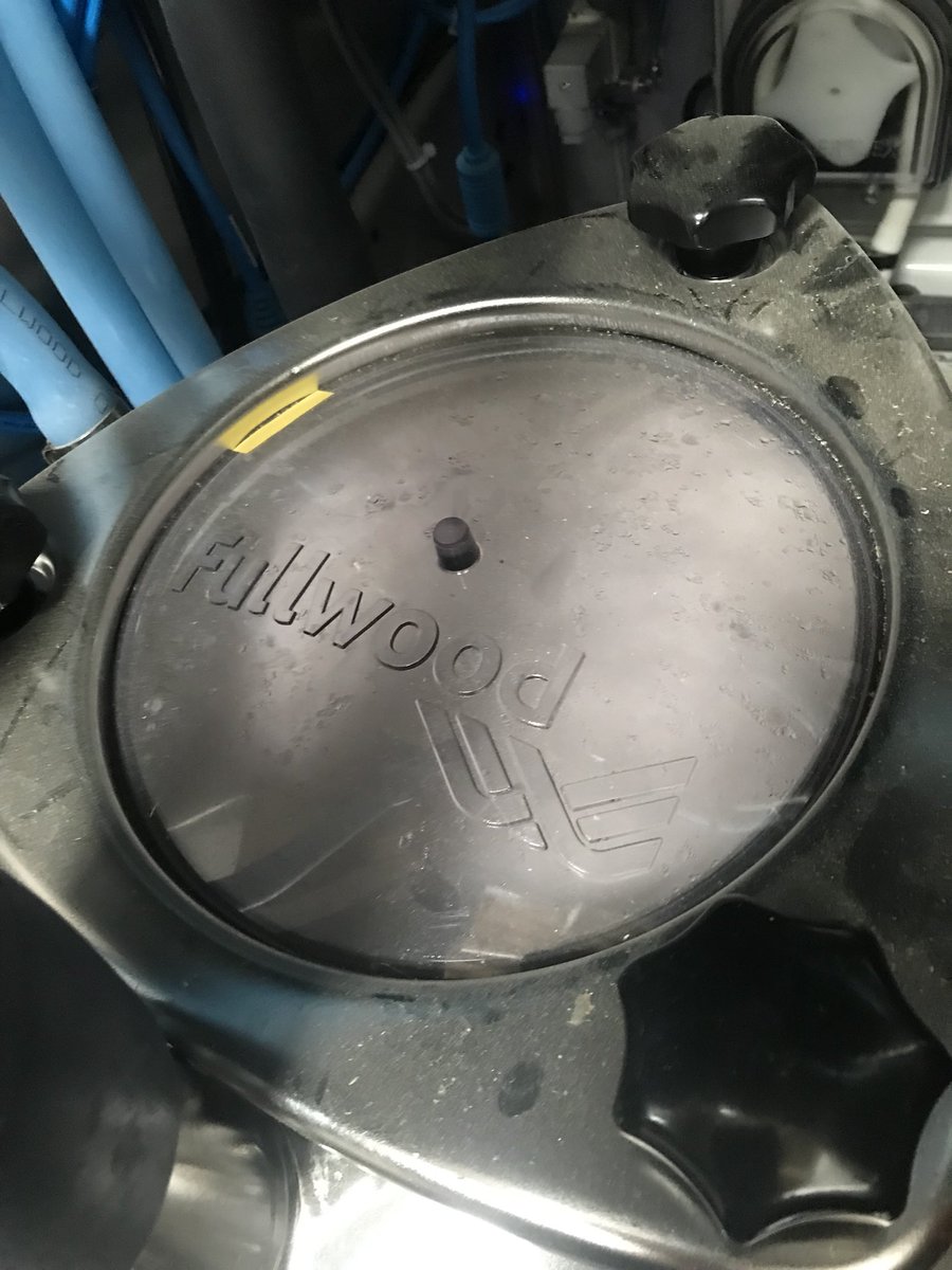 jamesholdingeng's tweet image. Not bad for Day 7!!! Nearly overflowing the receiver for the 2nd time 😂😂🤷🏼‍♂️ 200 cows coming in on their own, robots are the way forward👍 #cows #milk #m2erlin